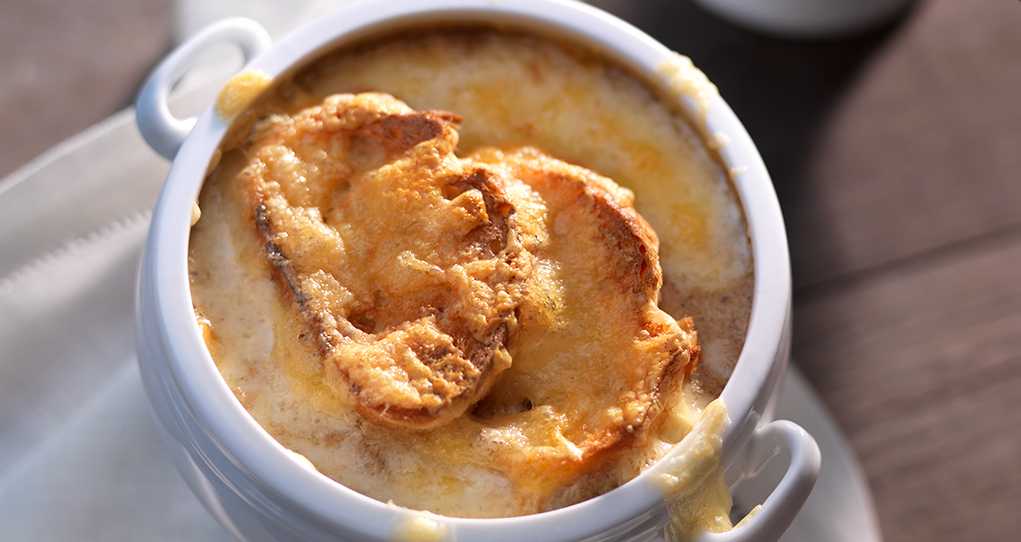 Succulente soupe aux champignons gratinée image